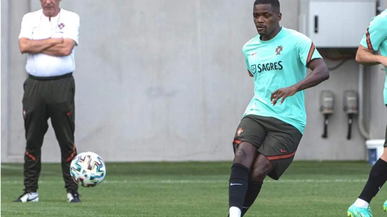 El centrocampista del Real Betis, William Carvalho, en un entreno. - efe