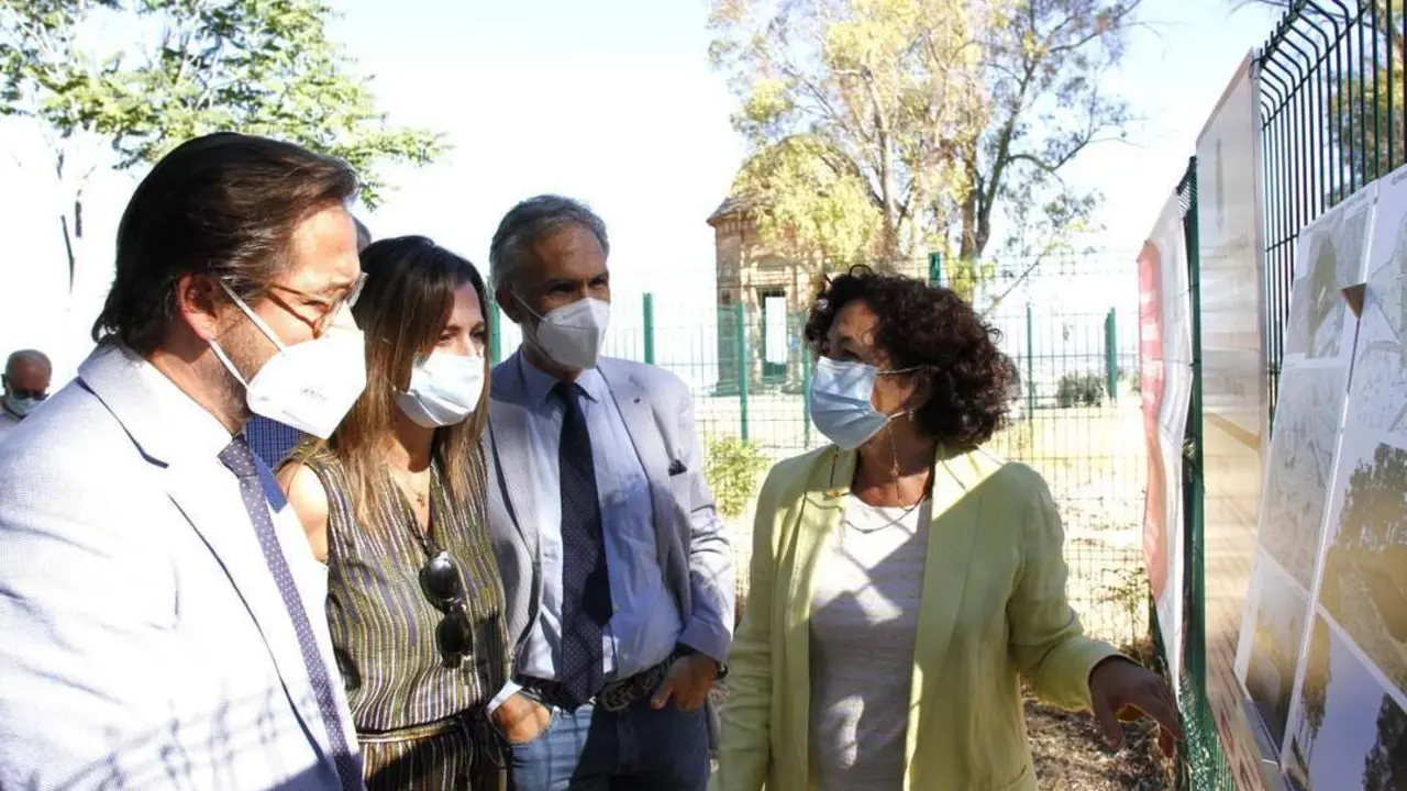 Visita de obras de Junta y UGR en el Alberc&oacute;n de Cartuja. - EFE