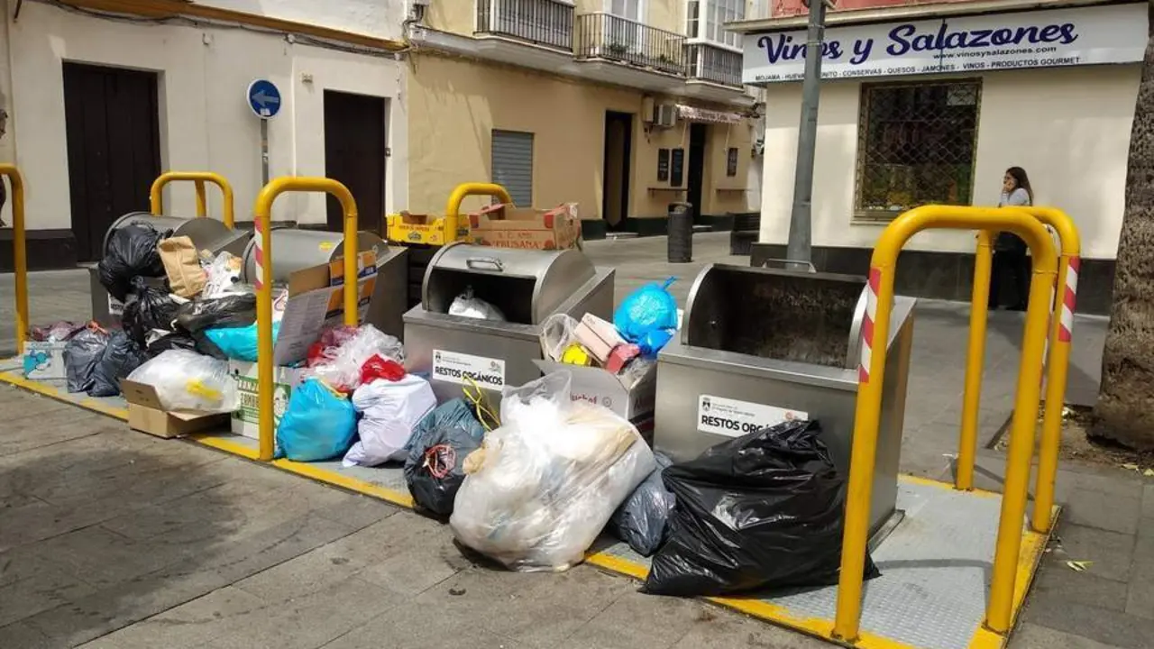 Basura en el centro (imagen de archivo). - L.M.M.