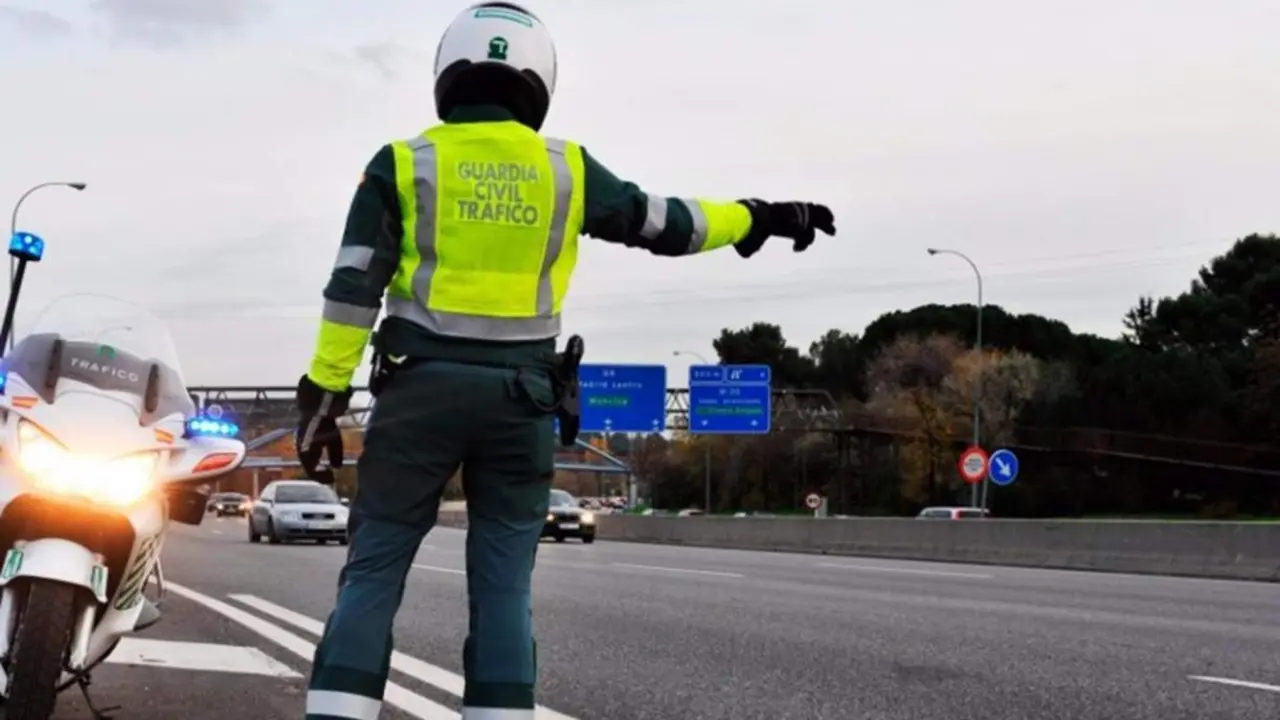 Control de tr&aacute;fico de la Guardia Civil. - GC