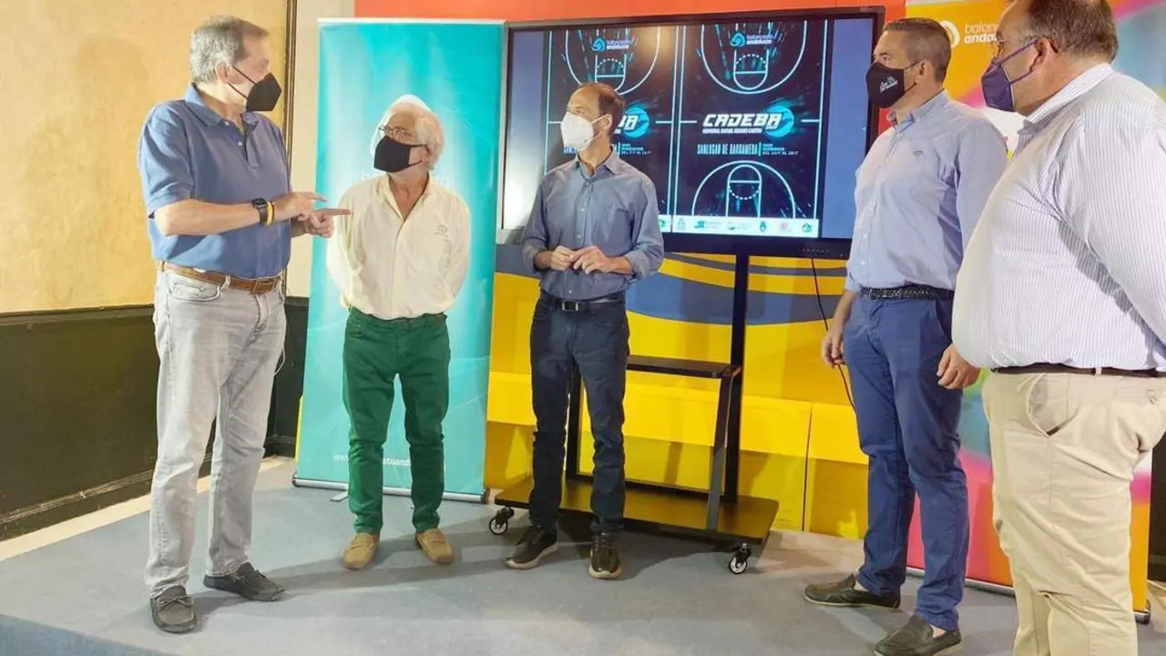Javier Porr&uacute;a, Manolo Rodr&iacute;guez, V&iacute;ctor Mora, Adolfo Magra&ntilde;al y David Salazar en la presentaci&oacute;n - A. I.