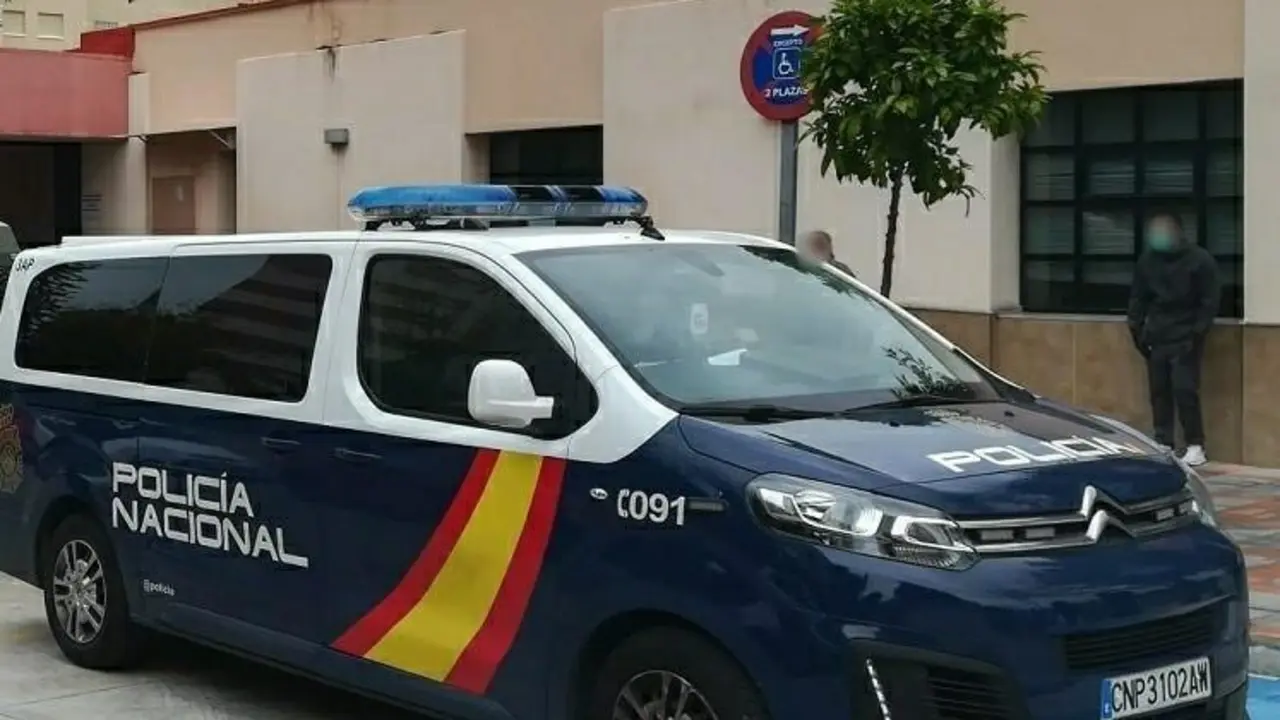 Furg&oacute;n de la Polic&iacute;a Nacional en Fuengirola. - CNP