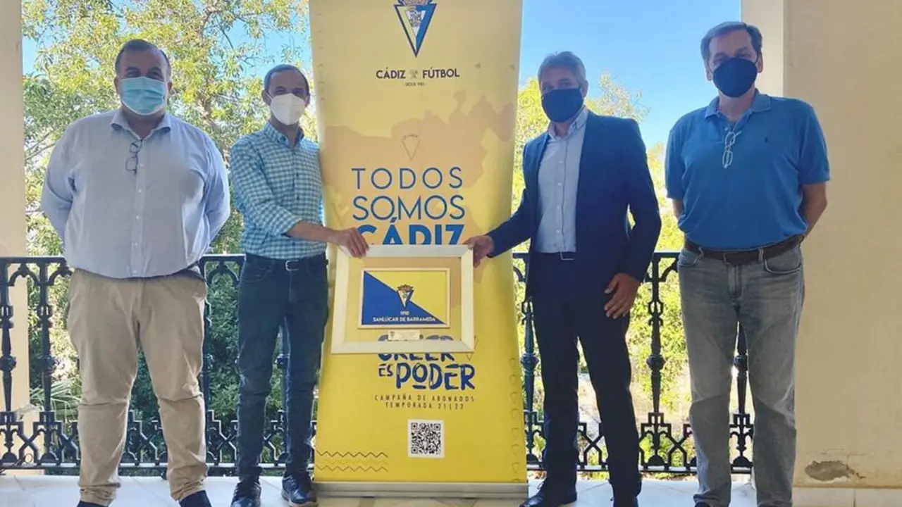 David Salazar, V&iacute;ctor Mora, Jos&eacute; Mata y Javier Porr&uacute;a en el Palacio Municipal - A.I.