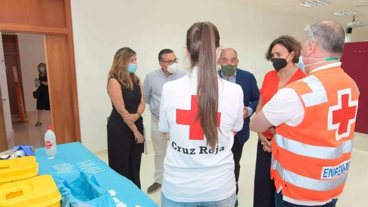 El presidente de ATA, Lorenzo Amor, y la secretaria general de la CEC, Carmen Romero. - 