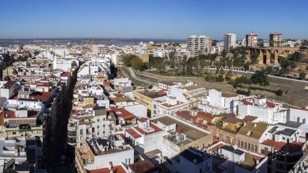 Panor&aacute;mica de la ciudad de Huelva. - VH