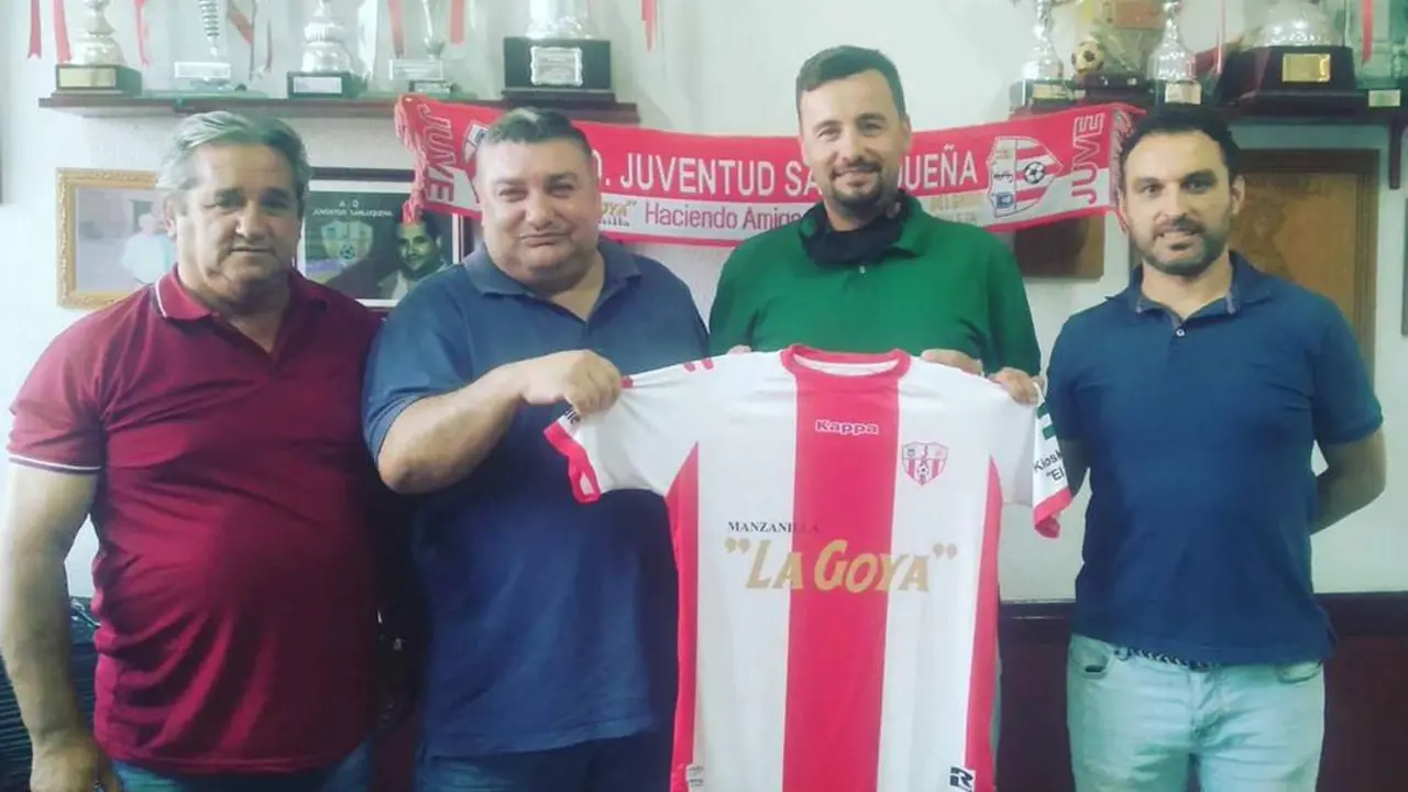 Joaqu&iacute;n D&iacute;az, V&iacute;ctor Moreno, &Aacute;lvaro Mart&iacute;nez y Edu G&aacute;lvez en la sede de la Juventud Sanluque&ntilde;a - Moy Cantero