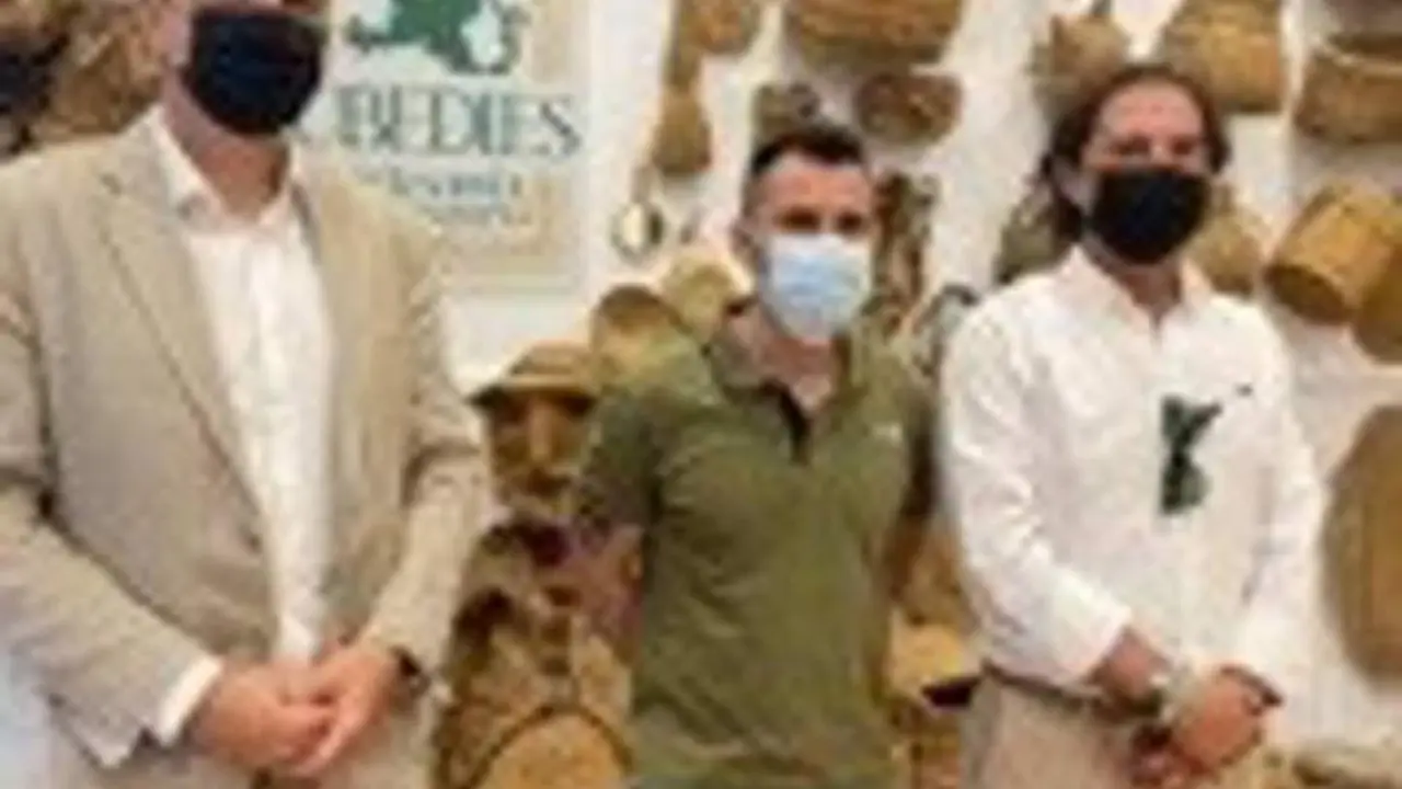 Francisco Oca&ntilde;a (i.) y Benito Morillo (d.), durante la visita a &Uacute;beda (Ja&eacute;n). - Vox