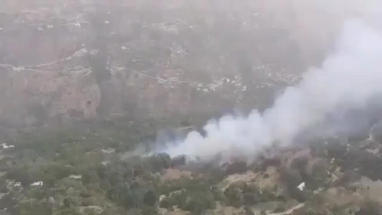 Incendio en G&uuml;&eacute;jar Sierra: Movilizados cuatro medios a&eacute;reos y 60 efectivos