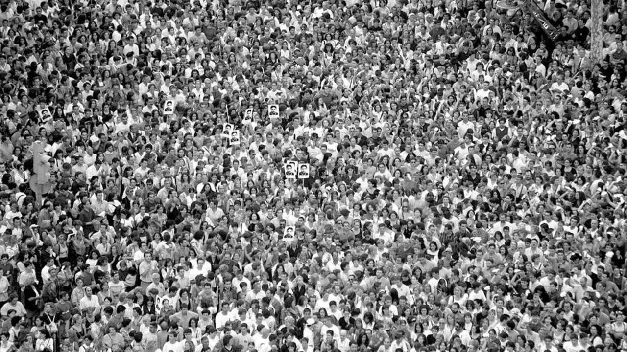 La voz de las manos blancas. - viva