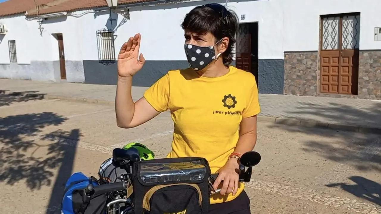 Marta V&aacute;zquez inicia la ruta. - FERM&Iacute;N  CABANILLAS / EFE
