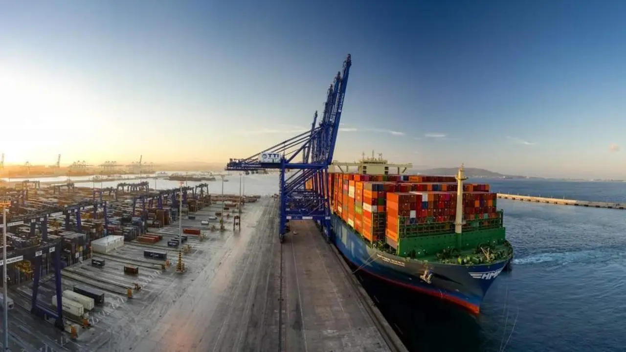 Portacontenedores en el Puerto de Algeciras. - A. I.