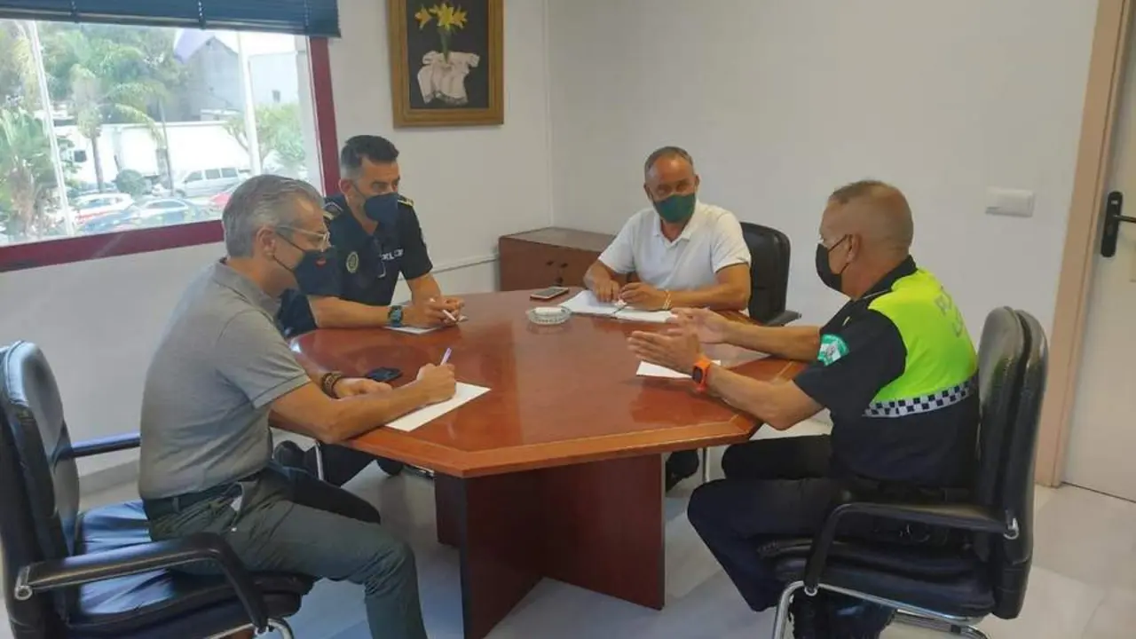 Reuni&oacute;n del Ayuntamiento de Marbella y el sector del taxi. - Ayto. Marbella