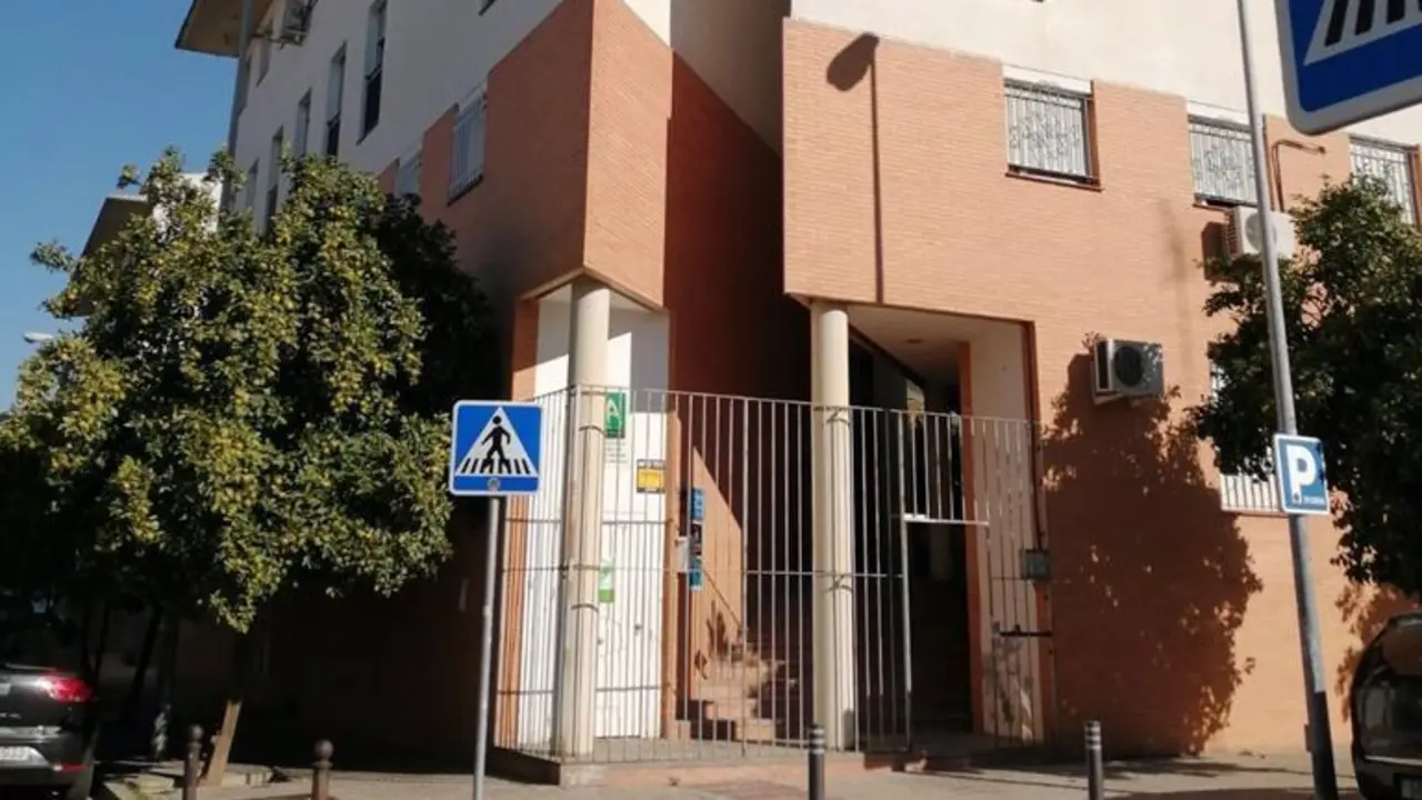 Bloque de viviendas donde actuar&aacute; Fomento. - FOMENTO