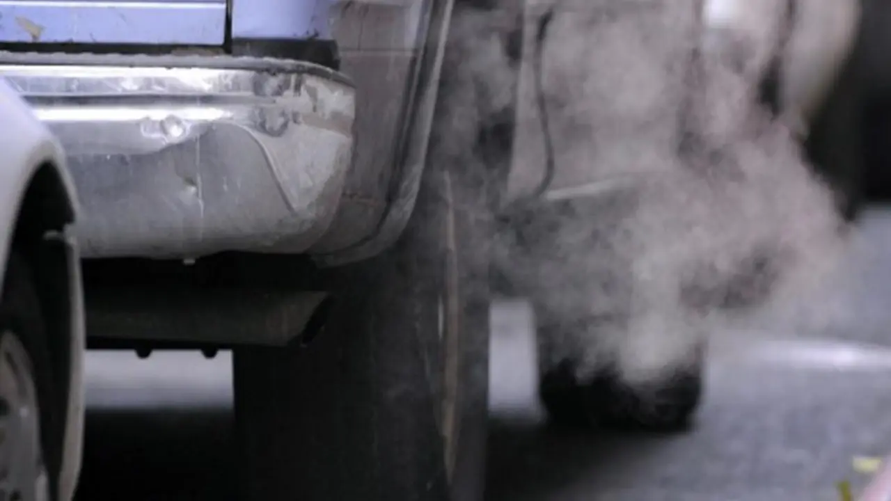emisiones de gases de veh&iacute;culos - efe