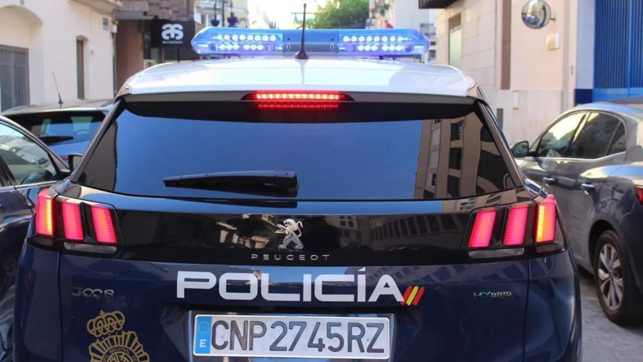 Polic&iacute;a Nacional. - EP