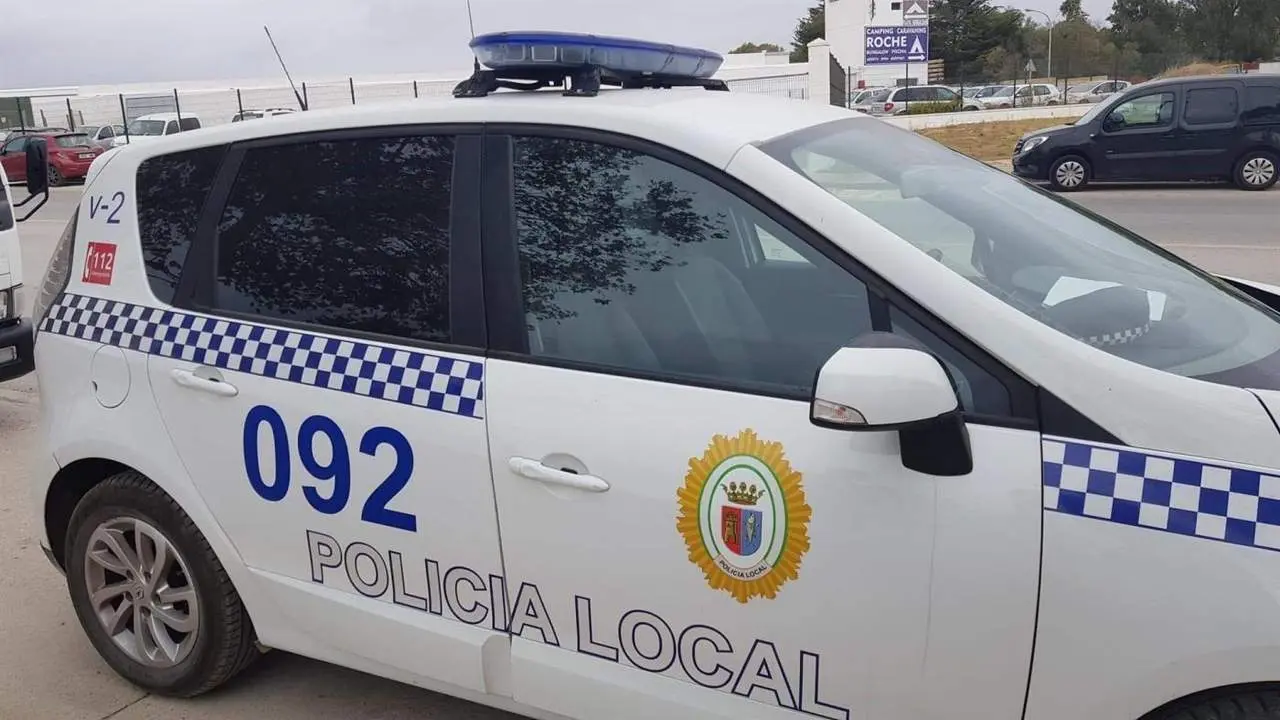 Veh&iacute;culo de la Polic&iacute;a Local de Conil. - EP