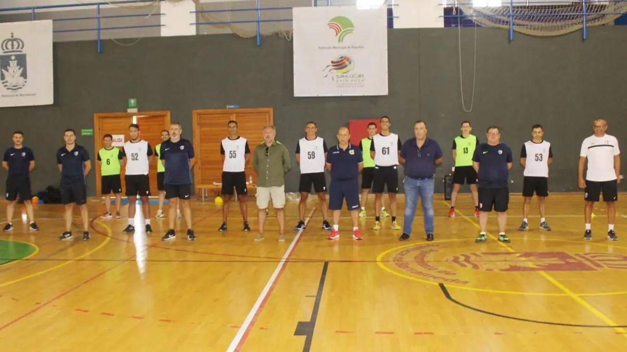 Los &aacute;rbitros citados para las pruebas y las autoridades deportivas en el Pabell&oacute;n Cubierto - Ra&uacute;l J. Bustillos