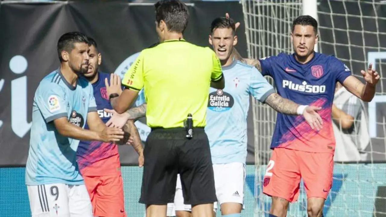 Nolito le pide explicaciones al &aacute;rbitro andaluz Munuera Montero - La Liga Santander