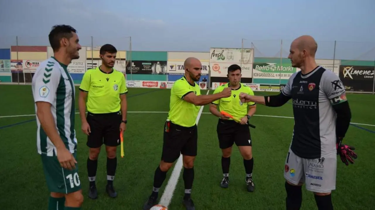 Imagen del amistoso entre Salerm Puente Genil y Juventud Torremolinos - 