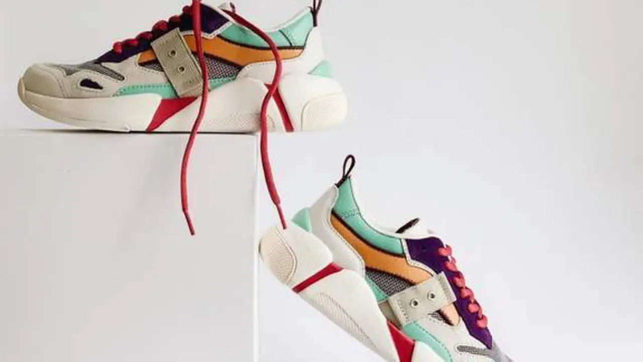 Zapatillas. - Irene Kredenets on Unsplash