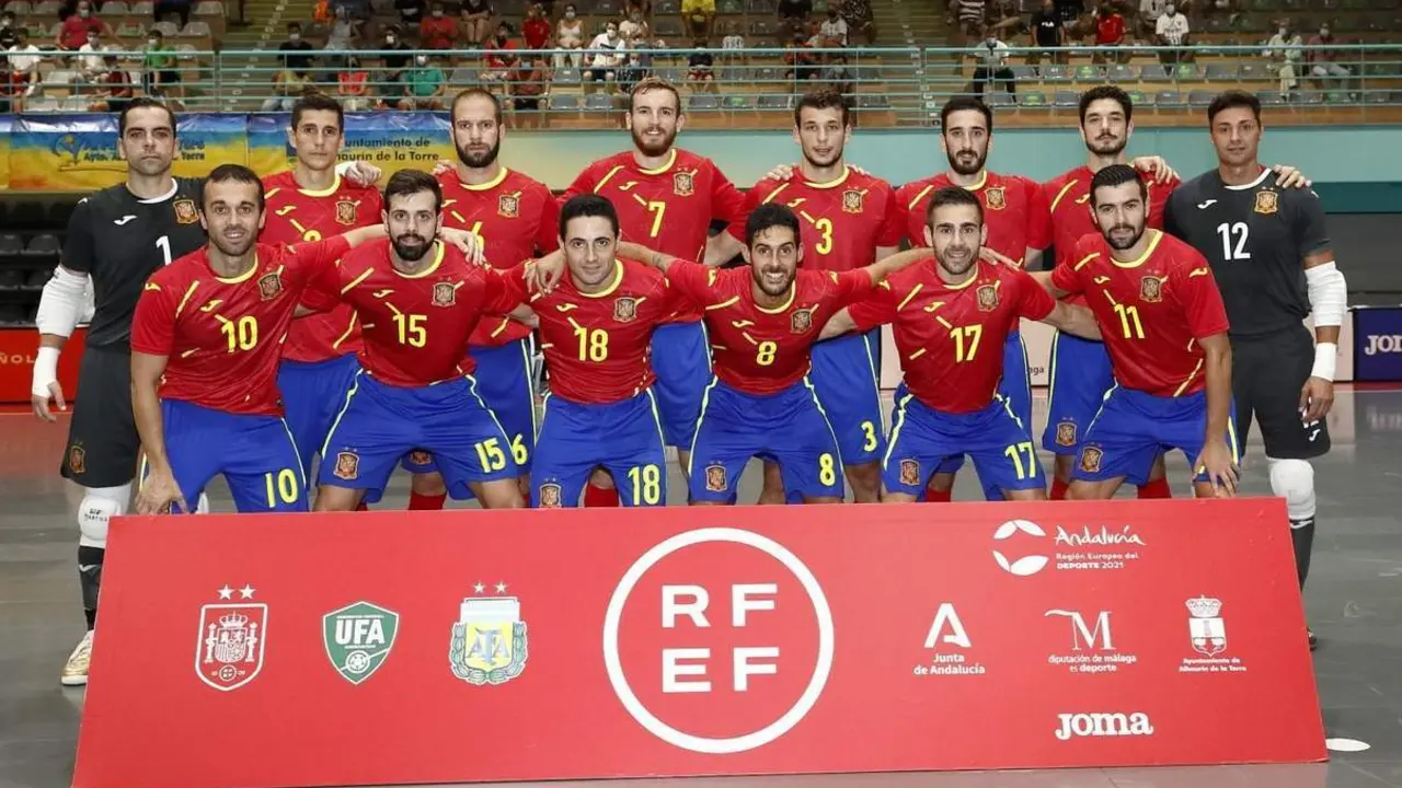 Formaci&oacute;n de la Selecci&oacute;n Espa&ntilde;ola durante un amistoso preparatoria al Mundial de Lituania - | RFEF