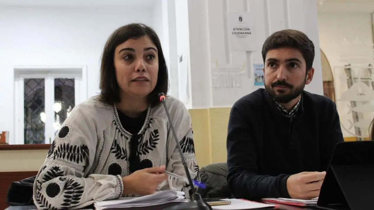 Mariloli Varo, junto a Jes&uacute;s Alba en el Pleno ordinario de diciembre - AJ. S&aacute;nchez