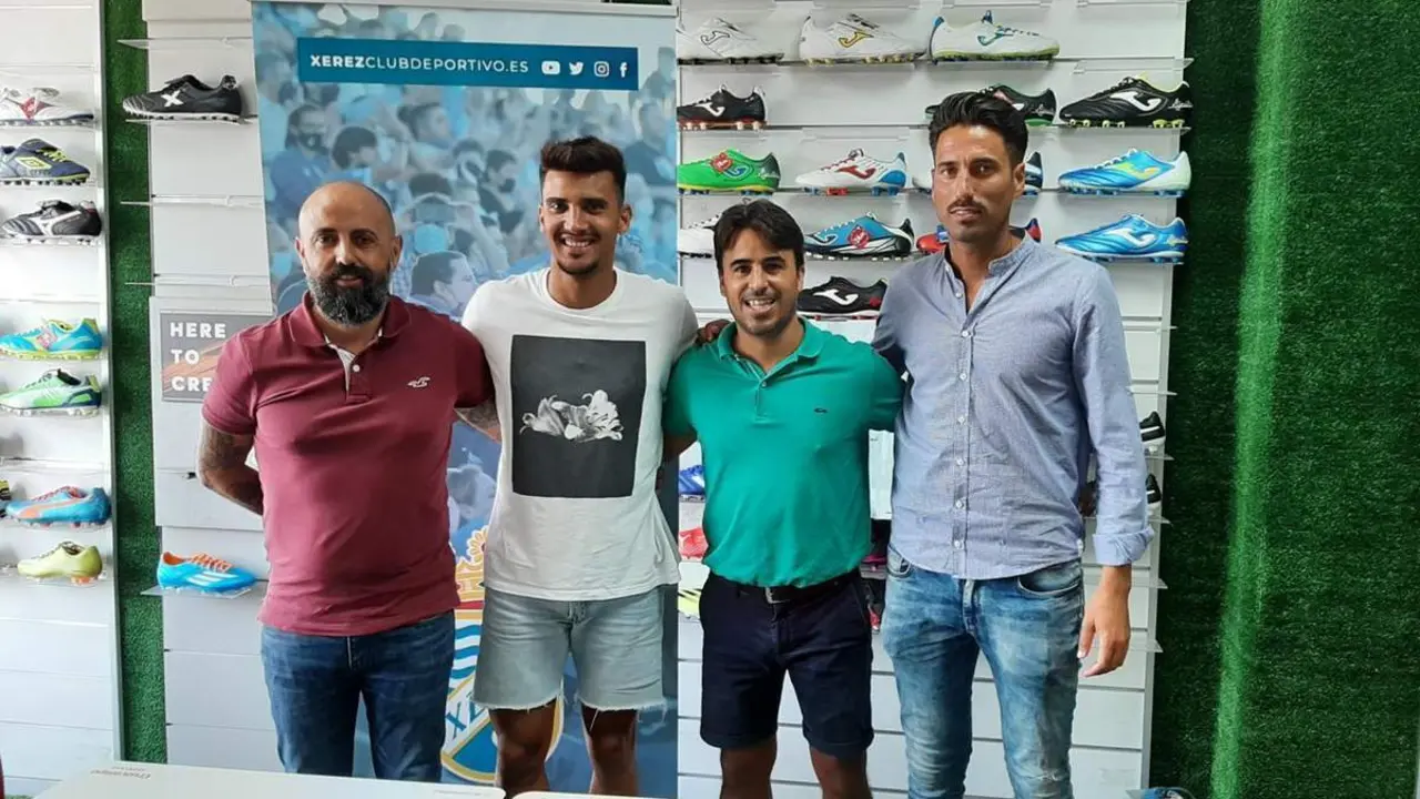 Alejandro Pav&oacute;n, junto a Juan Luis Gil, Jos&eacute; Manuel Mena y Ram&oacute;n Verd&uacute;. - Viva Jerez