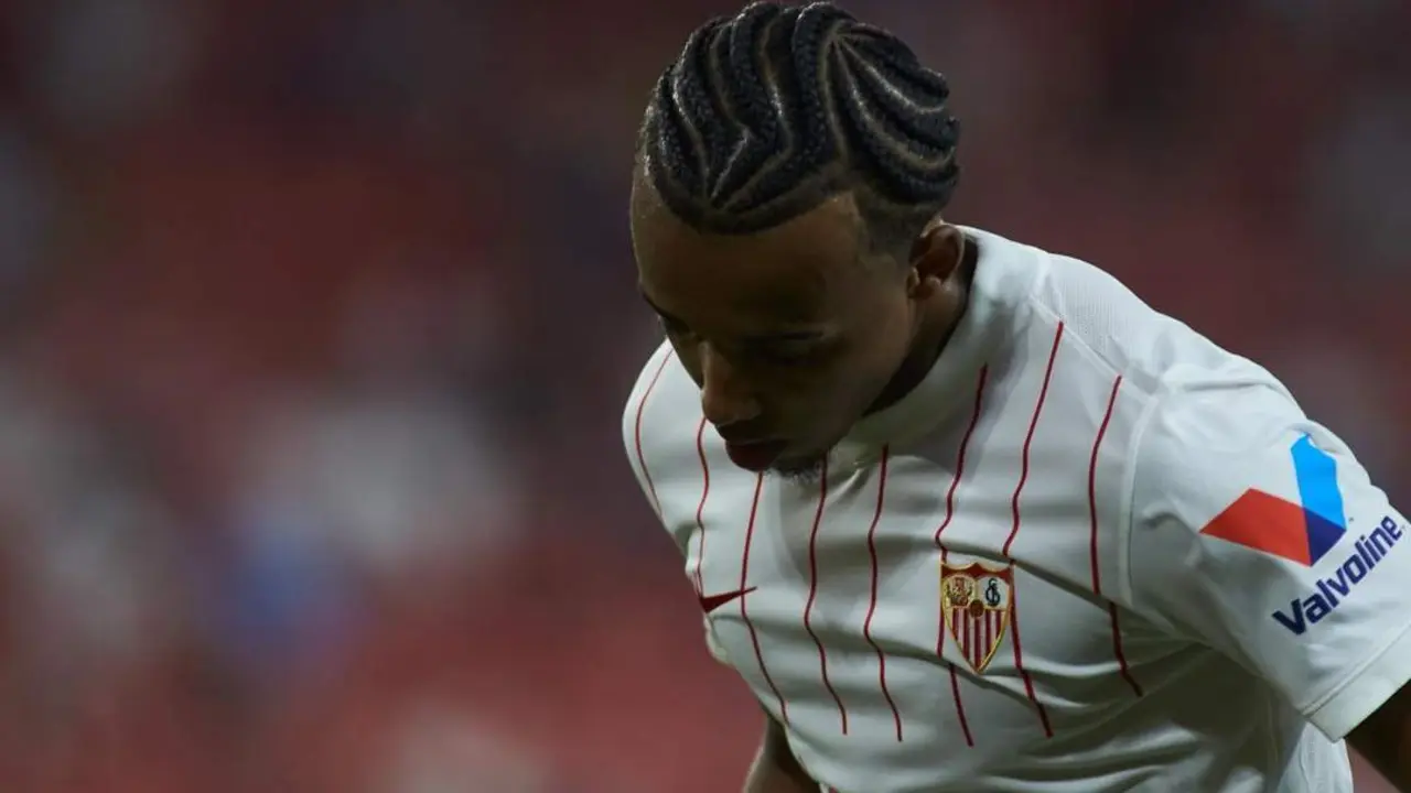 El futbolista del Sevilla, Jules Kound&eacute;, durante un duelo de LaLiga Santander de esta temporada. - europa press