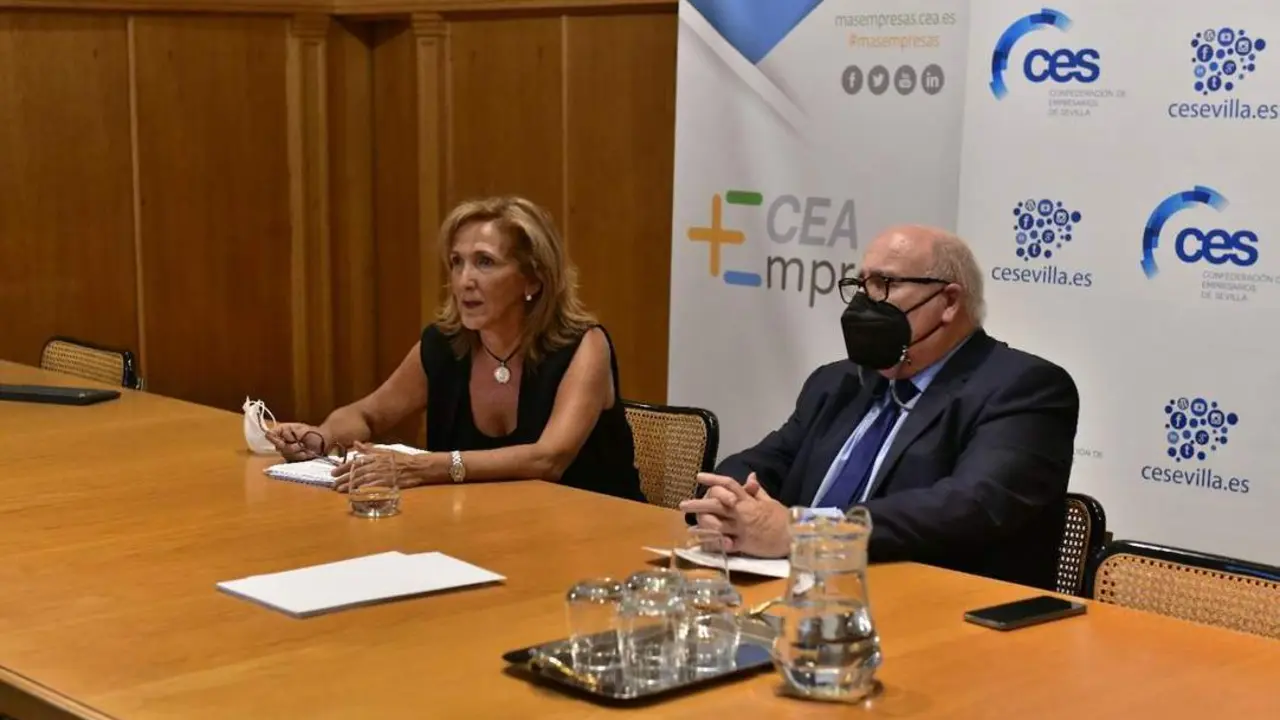 La delegada Mar&iacute;a del Mar Rull junto al presidente de Fedeme, Francisco Moreno. - Junta