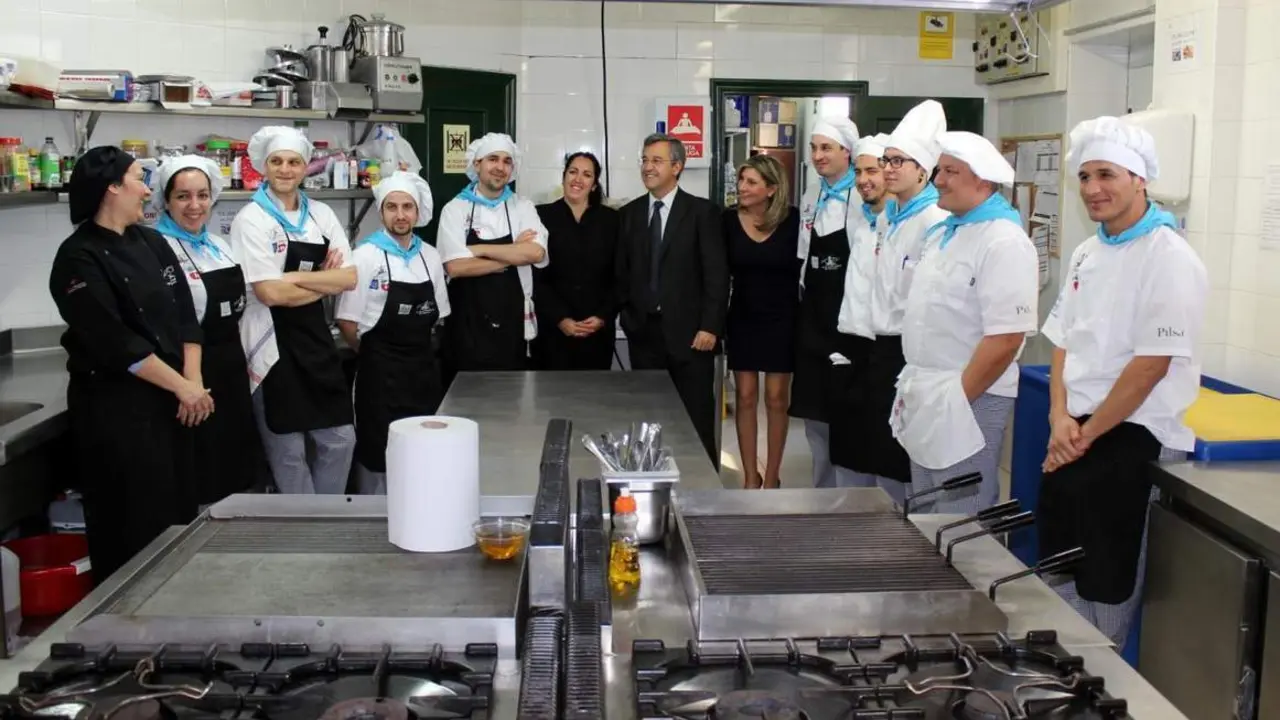 La formaci&oacute;n y cualificaci&oacute;n de los profesionales de la hosteler&iacute;a supondr&iacute;a un valor a&ntilde;adido para la ciudad con el impulso de la Escuela de Hosteler&iacute;a - VIVA