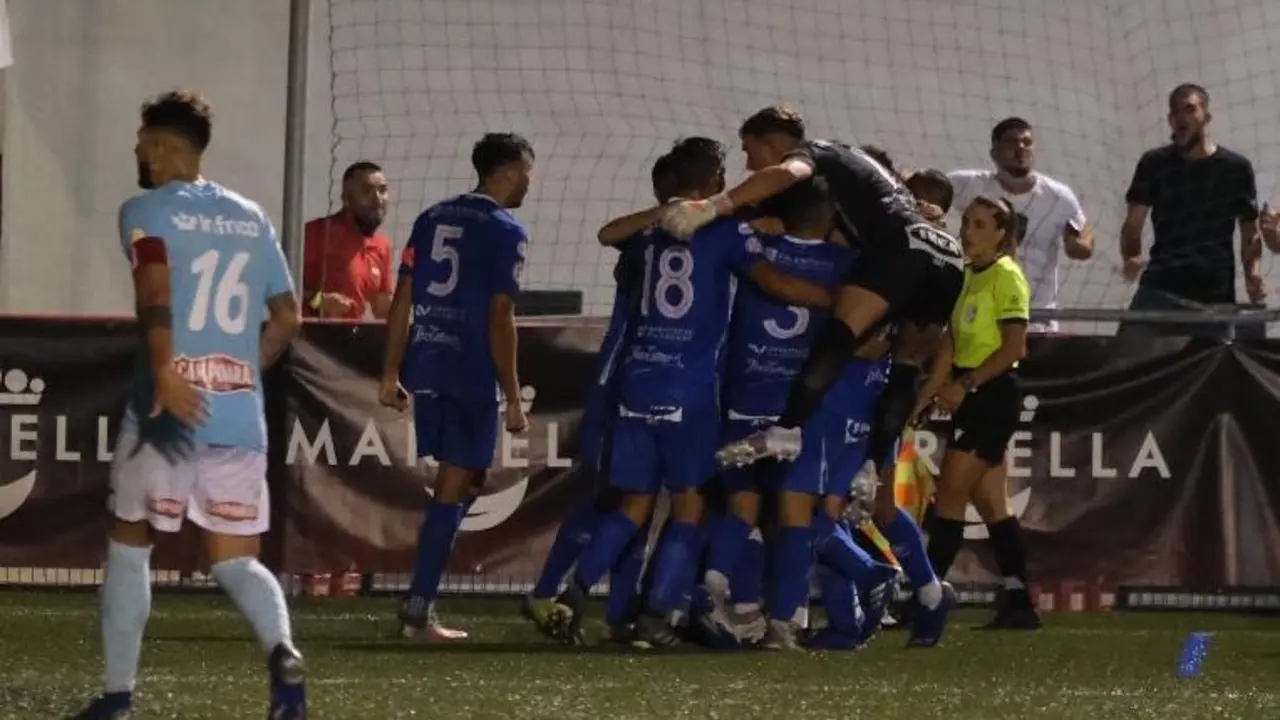 El Xerez CD celebra el 0-2 en el San Pedro de Alc&aacute;ntara. - Cristo Garc&iacute;a