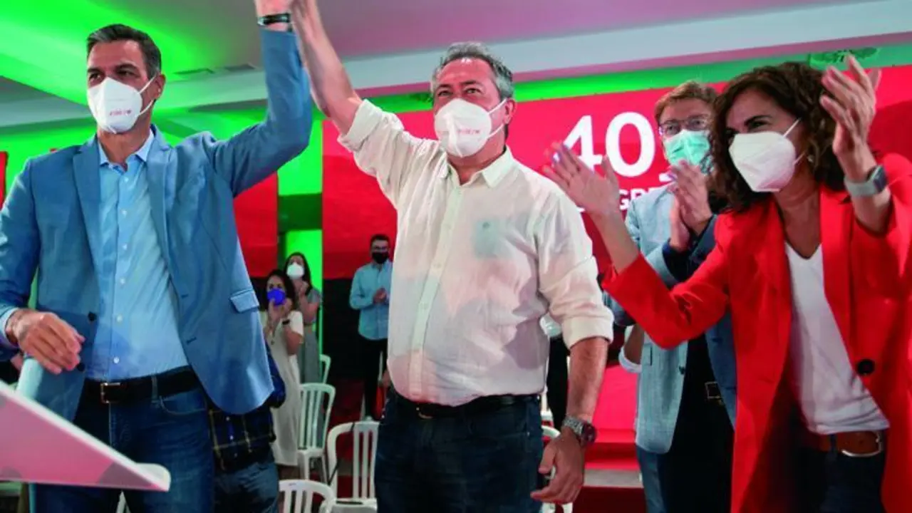 Pedro S&aacute;nchez y Juan Espadas en el acto de Ja&eacute;n.  -  EFE/Jos&eacute; Manuel Pedrosa