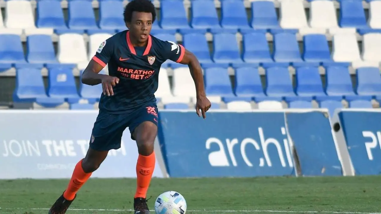 El defensa del Sevilla FC, Jules Kound&eacute;, durante la pretemporada.  - sfc