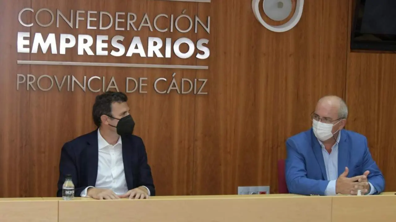 Imagen del encuentro en la Confederaci&oacute;n de Empresarios de C&aacute;diz. - 