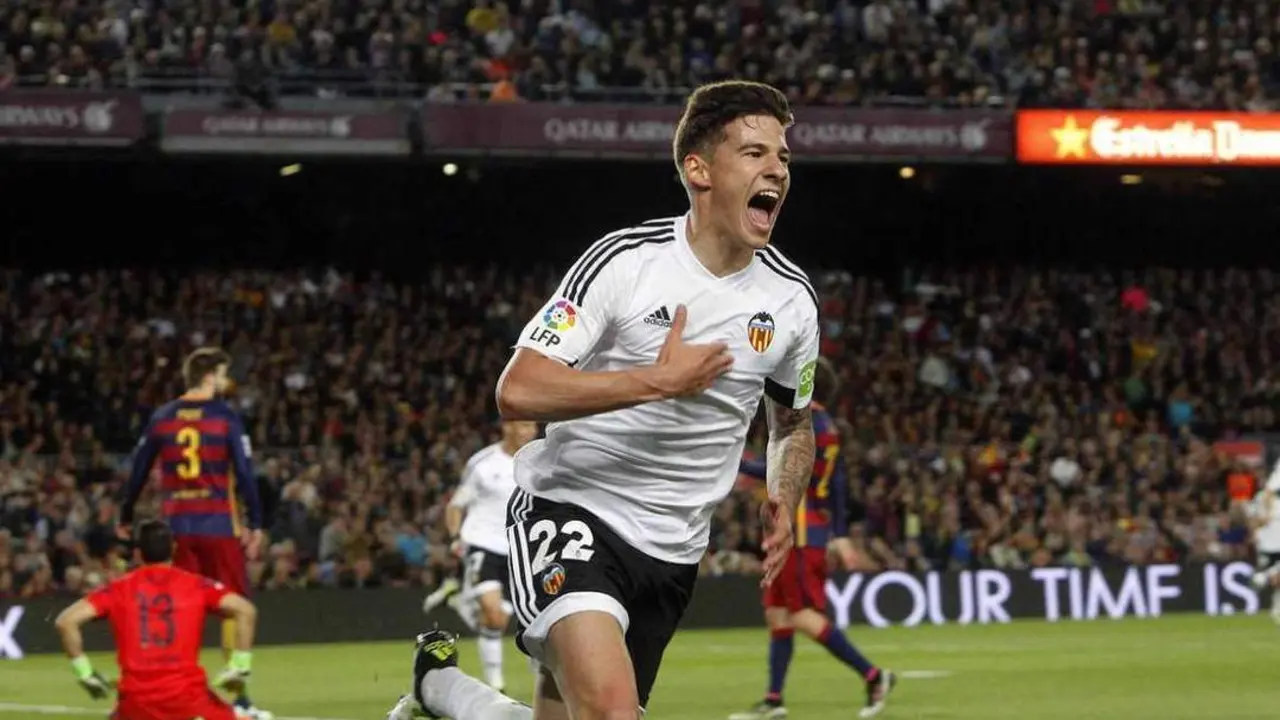 Santi Mina, en su &eacute;poca en el Valencia. - EFE