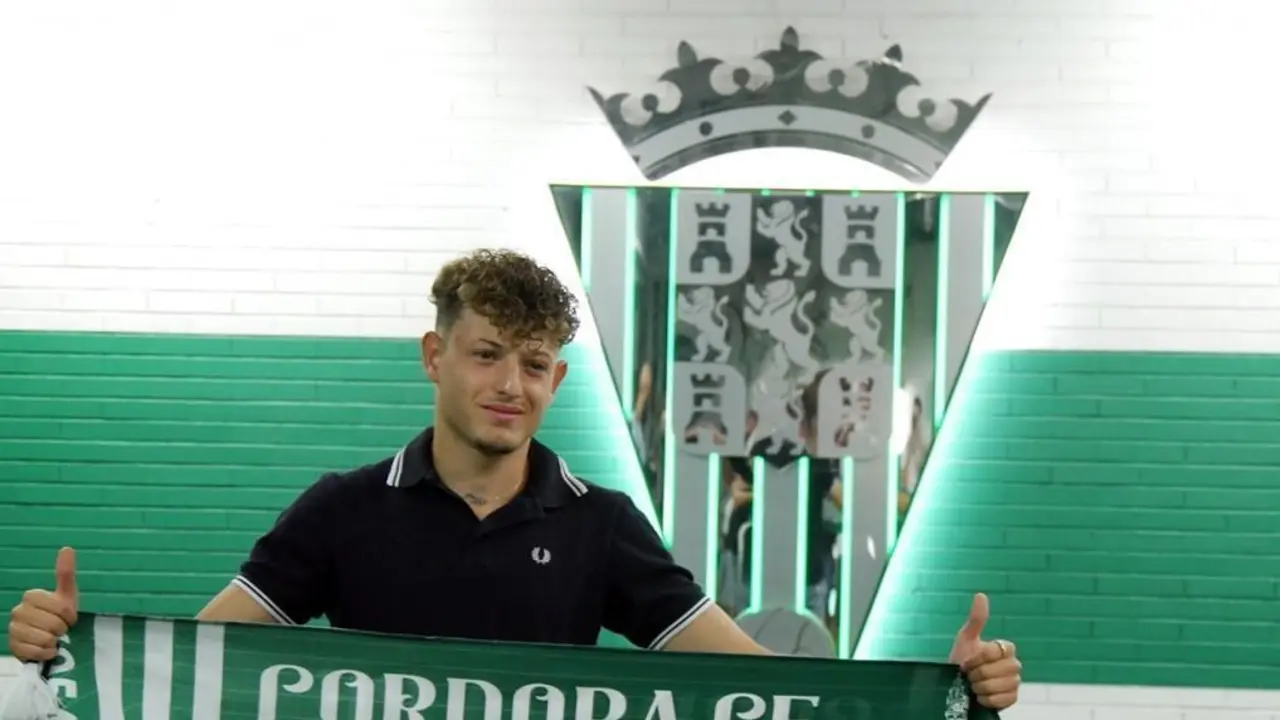 Simo Bouzaidi, en su presentaci&oacute;n como blanquiverde - | C&oacute;rdoba CF