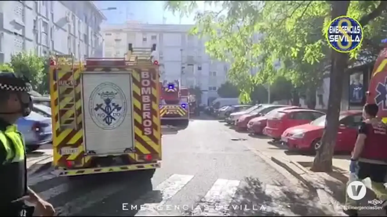 Cinco personas hospitalizadas tras el incendio de una vivienda en Sevilla
