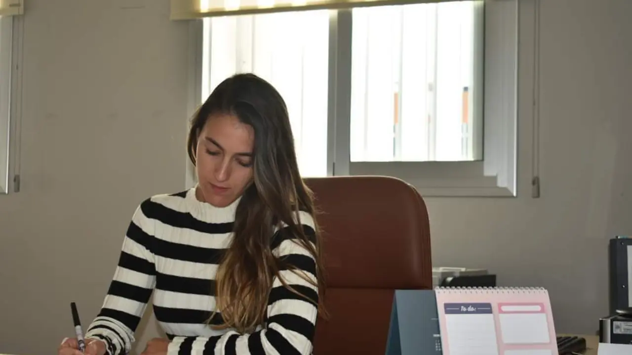 Raquel Moral, delegada municipal de Educaci&oacute;n en el Ayuntamiento de Barbate. - A.I.