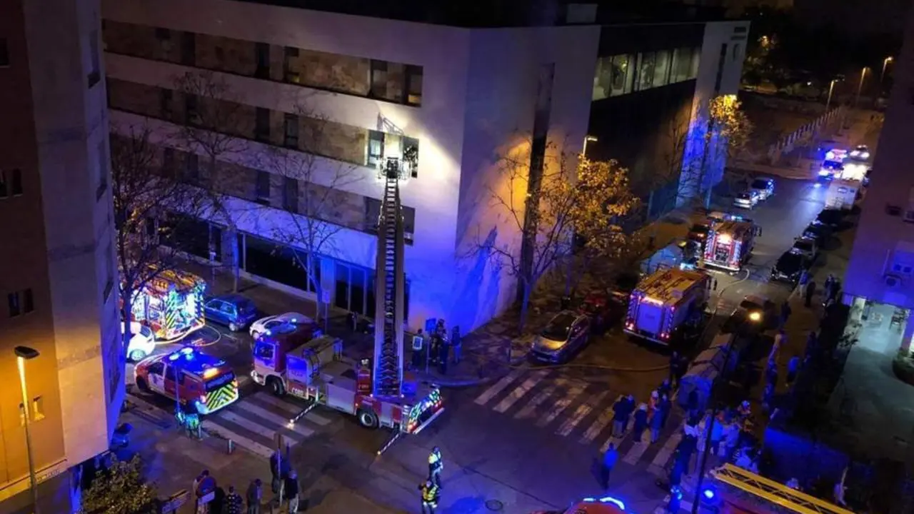 Imagen de archivo de la noche de Reyes, cuando la residencia sufri&oacute; un grave incendio.  - EP