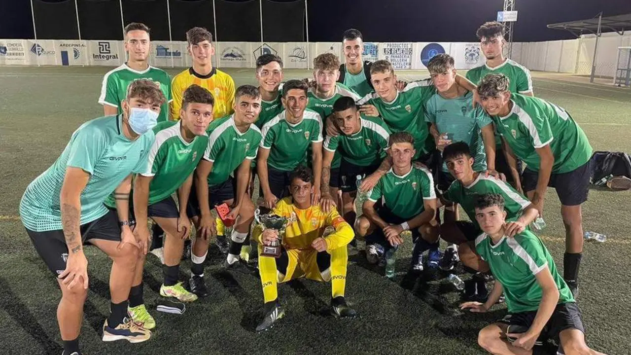 Los jugadores del C&oacute;rdoba CF 'B' tras un partido esta pretemporada - | C&oacute;rdoba CF