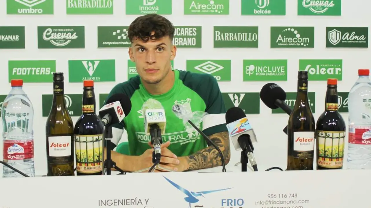 El madrile&ntilde;o H&eacute;ctor conf&iacute;a en completar una buena temporada en el Atl&eacute;tico Sanluque&ntilde;o - Ra&uacute;l J. Bustillos