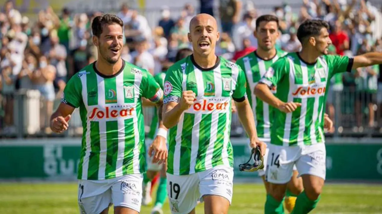 Toni Garc&iacute;a no puede disimular su alegr&iacute;a tras anotar el 1-0, marcador final, en el minuto 5 - ASCF