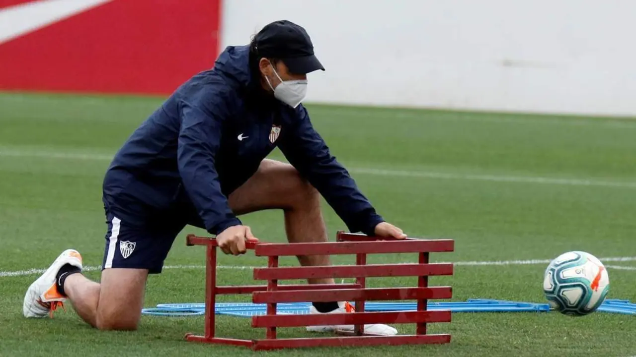 Julen Lopetegui durante un entrenamiento en la ciudad deportiva. - efe