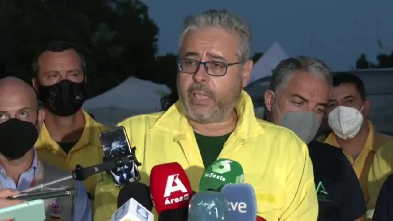 El incendio en Sierra Bermeja quema ya 7.400 hect&aacute;reas y obliga a evacuar a 1.600 personas