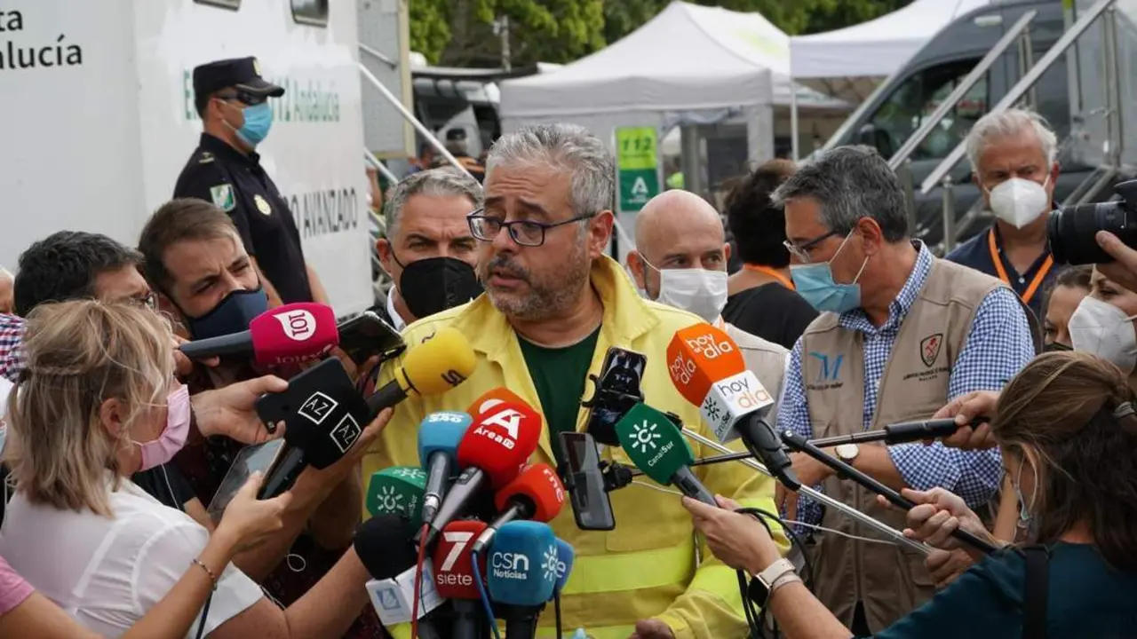 El director del COR, Juan S&aacute;nchez, en el puesto de mando del incendio de Sierra Bermeja. - &Aacute;lex Zea - Europa Press