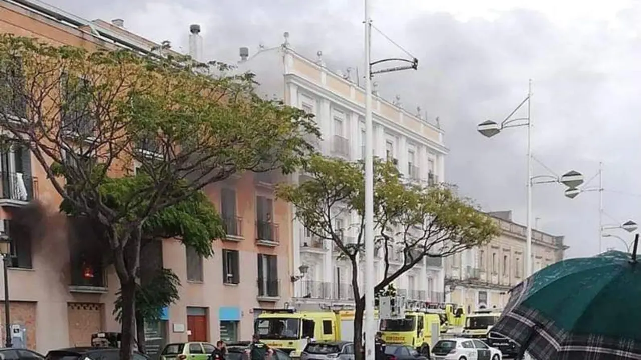 Incendio en Avenida de la Bajamar.  - Viva.