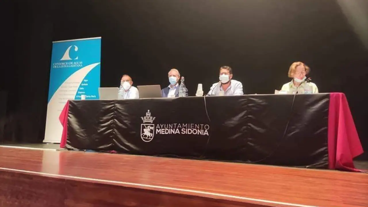 Jorge Rodr&iacute;guez (2d), durante la Asamblea General del Consorcio de Aguas en la que result&oacute; elegido como presidente. - A. I.