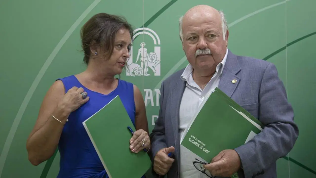 La viceconsejera de Salud y Familias, Catalina Garc&iacute;a (i) y el consejero de Salud y Familias, Jes&uacute;s Aguirre (d). - Archivo
