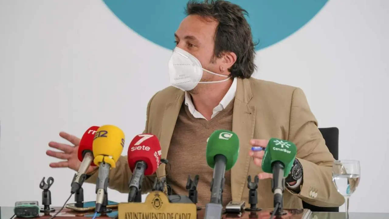 El alcalde de C&aacute;diz, Jos&eacute; Mar&iacute;a Gonz&aacute;lez, en rueda de prensa. - Manuel Fern&aacute;ndez