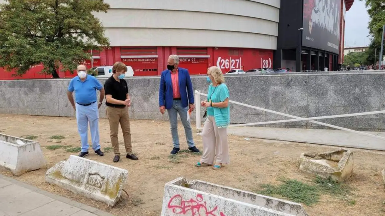 Aumesquet comprueba el estado de la zona. - Cs